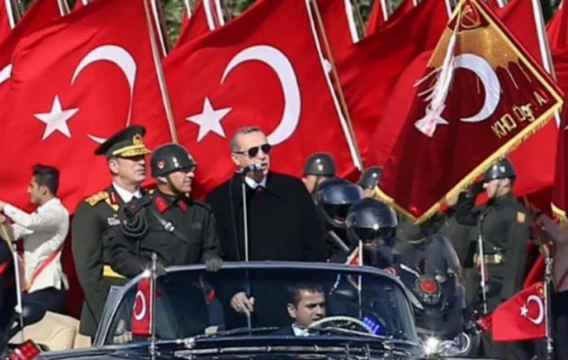 Θα «διαβεί τον Ρουβίκωνα» ο Ερντογάν: «Θα σας λιώσω -Θα σας συντρίψω -Θα σας πατήσω σαν πορτοκάλι» – Βγαίνουν εκτός ΝΑΤΟ…. Μόνο οι ελληνικοί πύραυλοι θα τον «ισιώσουν»